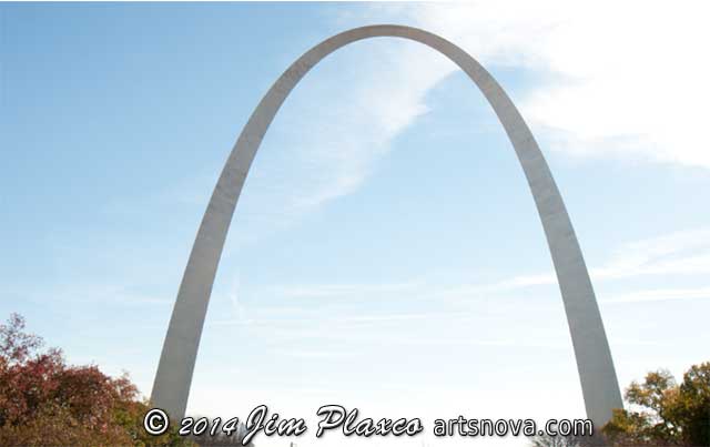 St Louis Gatway Arch day view from Old Courthouse
