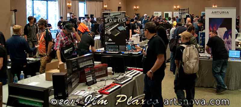 Synthesizer exhibit at Knobcon